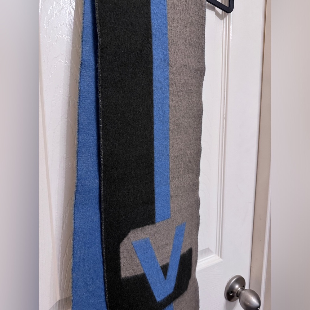 Louis Vuitton Wool / Cashmere Scarf - Men’s Collection - Picture 9 of 10
